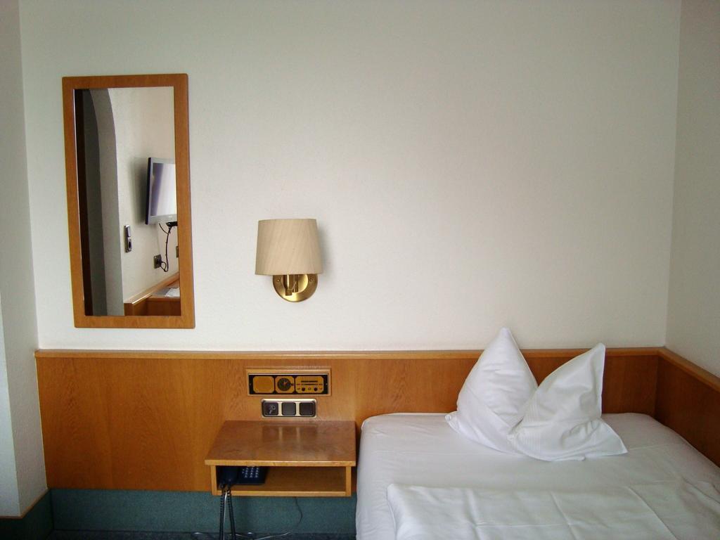 Hotel-Restaurant Handelshof Dortmund Room photo